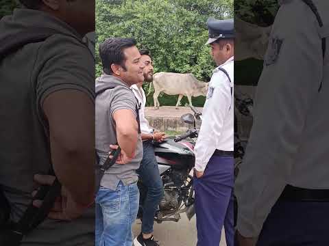 एक तो तीन ऊपर से बिना हेलमेट चालान तो बनता है