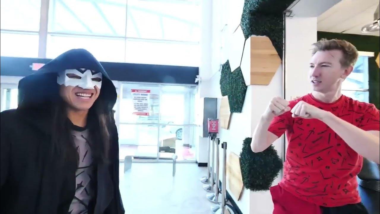 Chad Wild Clay vs Ex-Spy Ninja Melvin PZ9 Bat...