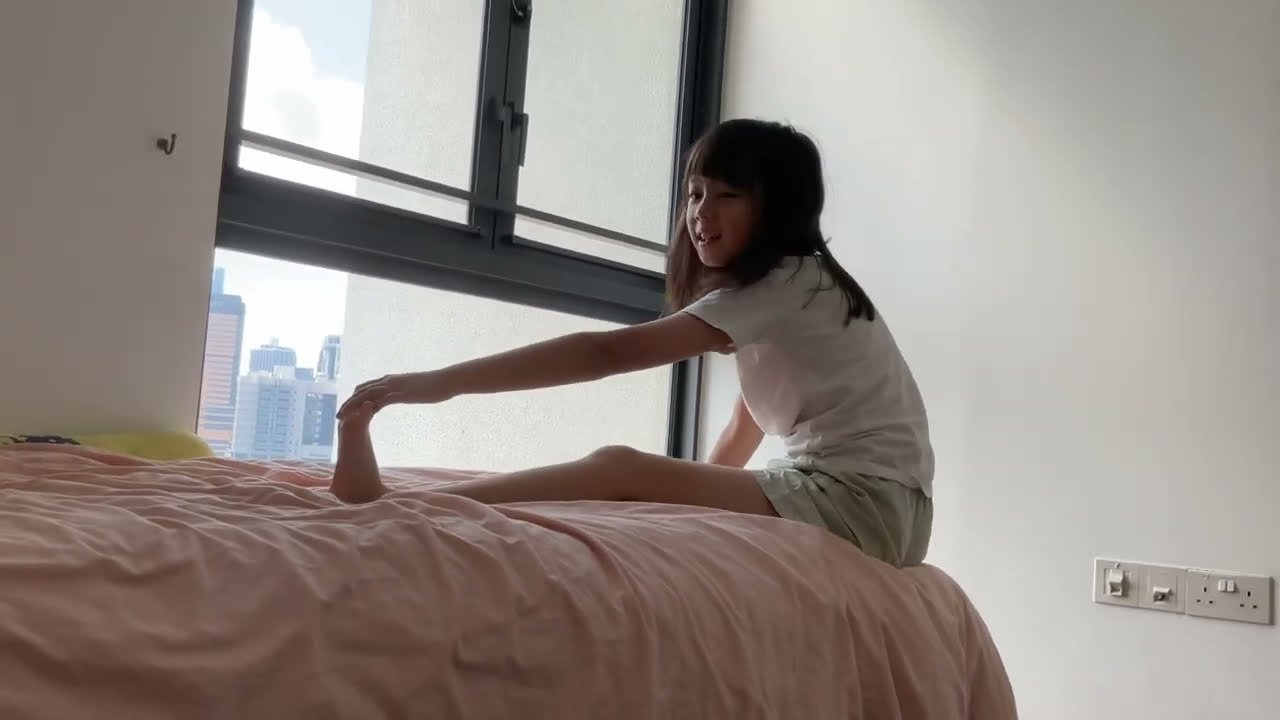 Showing you my sister’s gymnastic (Split) routine