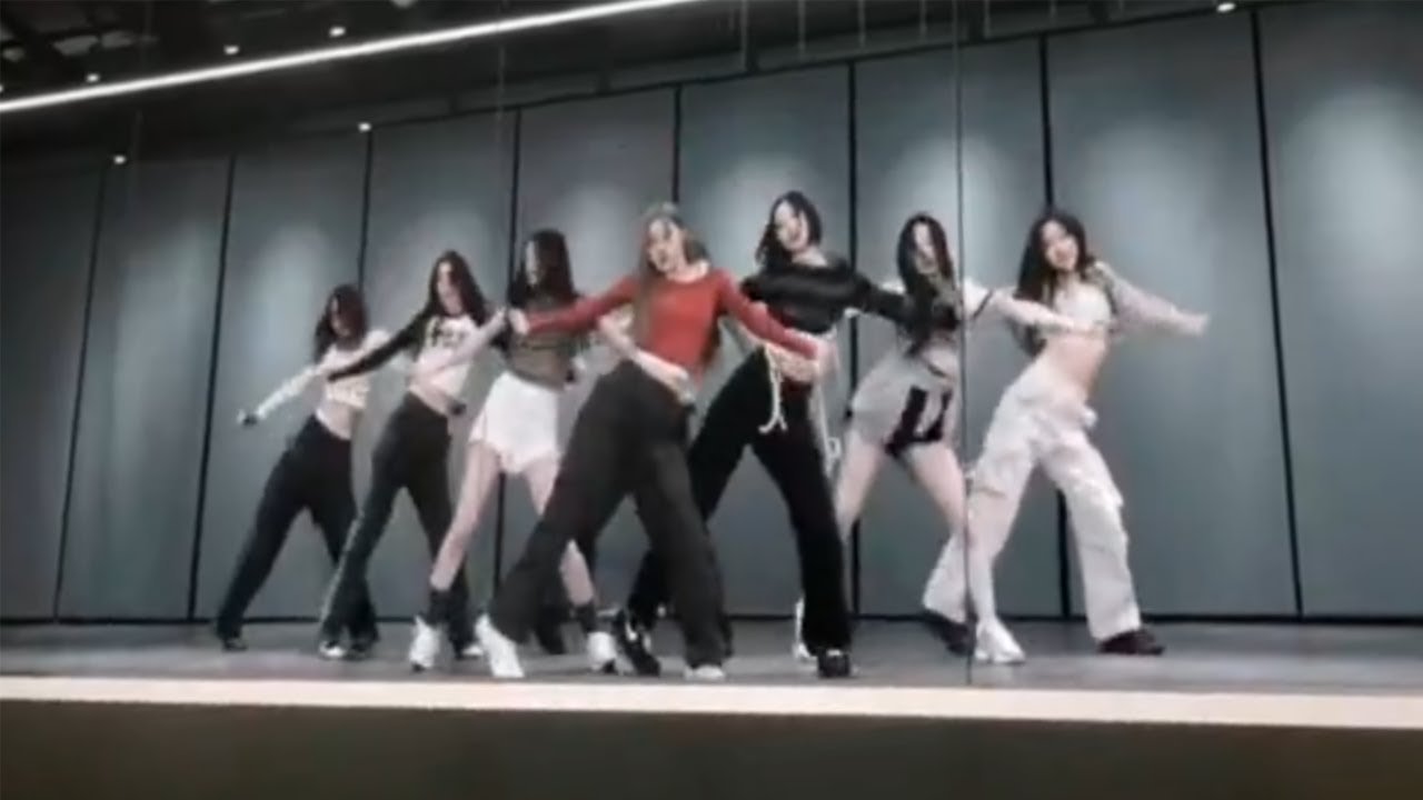 Hearts2Hearts 'The Chase' Dance Practice